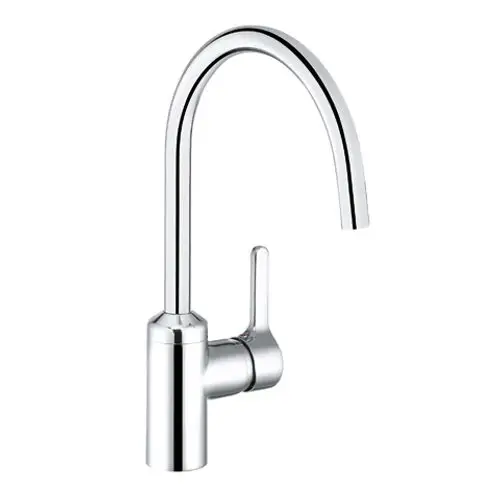 Kludi Armatur in verchromter Oberfläche mit hohem, gebogenem Auslauf und einem seitlichen Hebel zur Regelung des Wasserflusses.